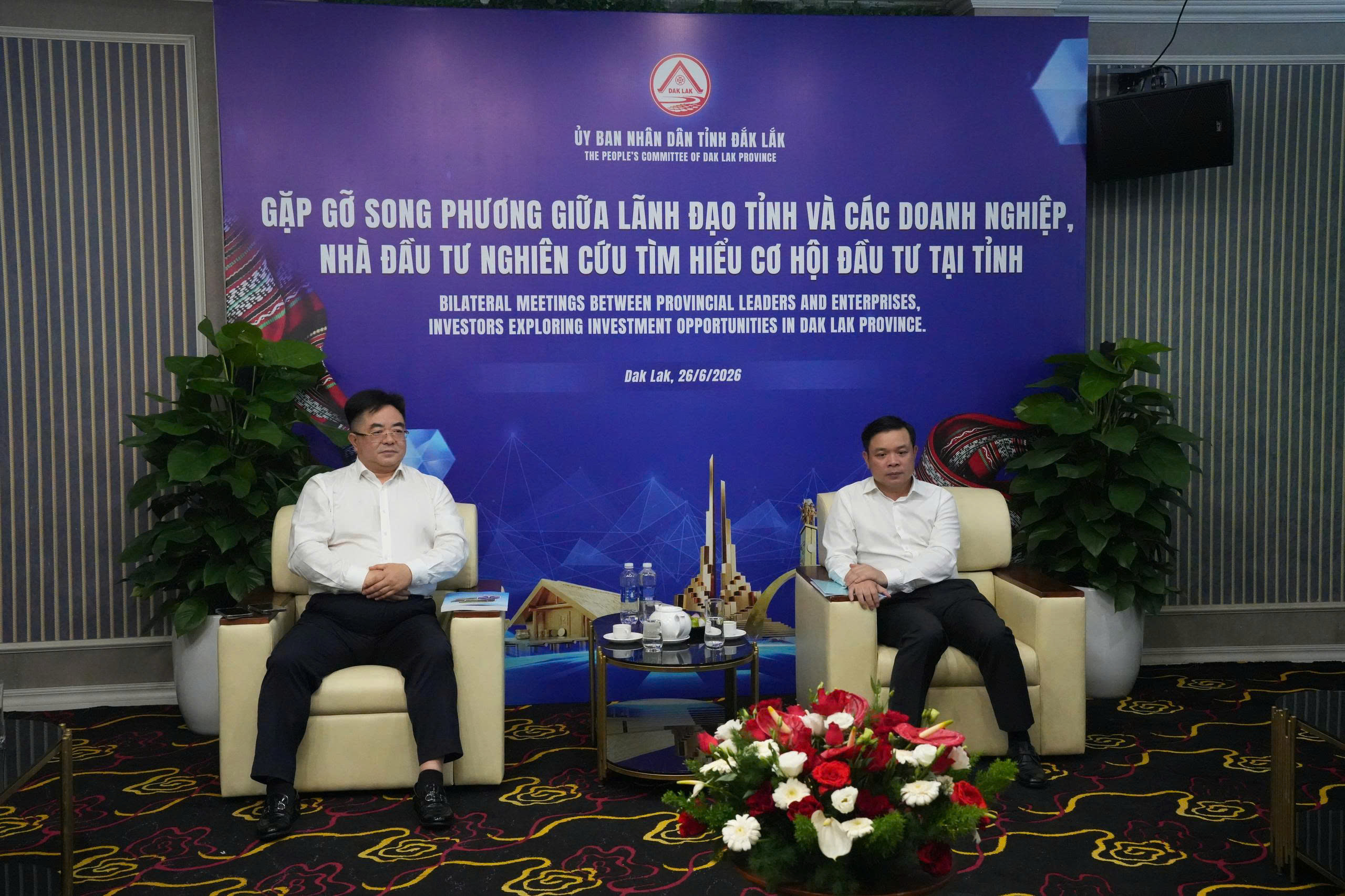 Chủ tịch UBND tỉnh Đắk Lắk Đỗ Hữu Huy làm việc với Công ty TNHH Năng lượng Hoa Nam